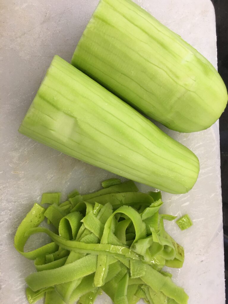 Peeled bottle gourd/dudhi