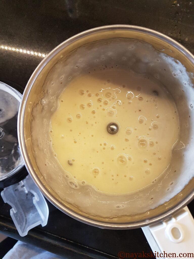 Pureeing bananas with sugar in mixie