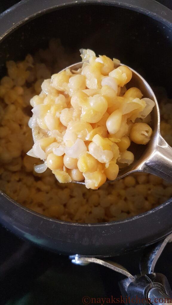 Cooked white peas for chanyachi usal