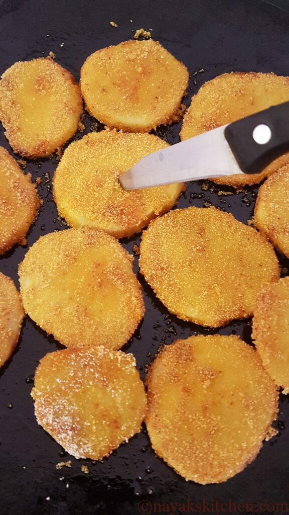 Inserting a knife to check batat fodi