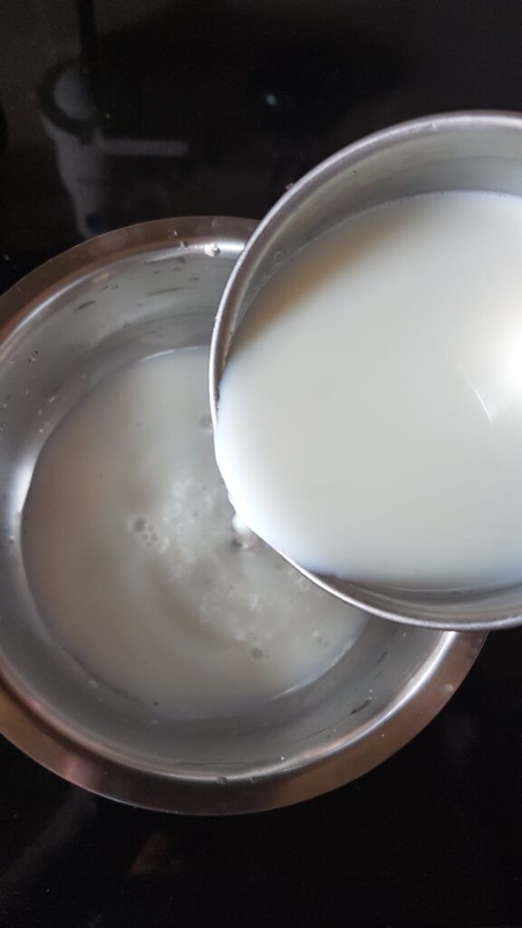 Pour milk into the rinsed vessel