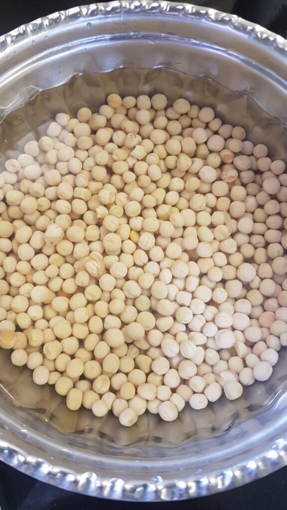 Soaked white peas