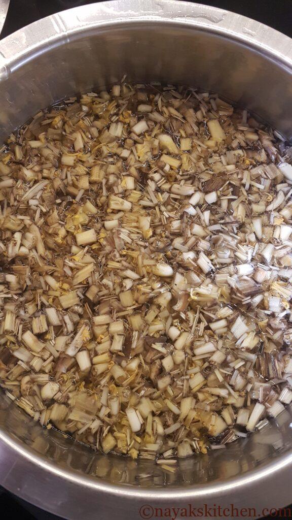 Soaking chopped florets in water