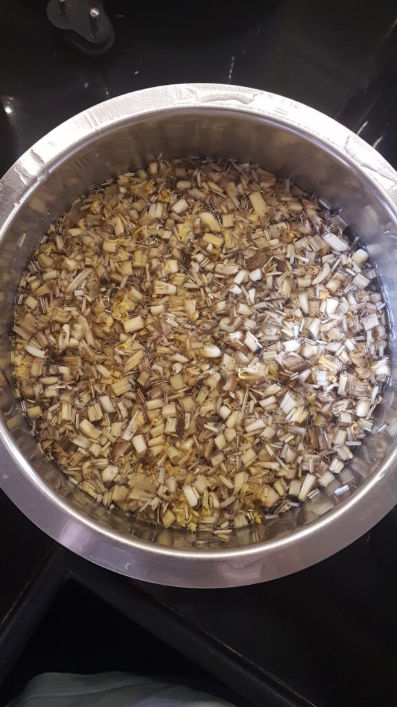 Add the chopped florets to water