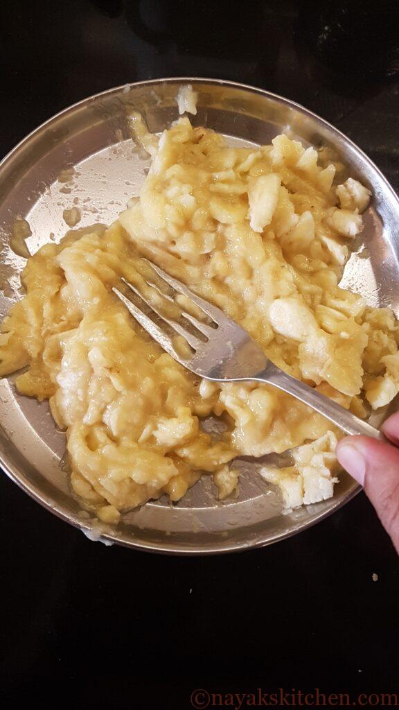 Mashing the bananas with a fork
