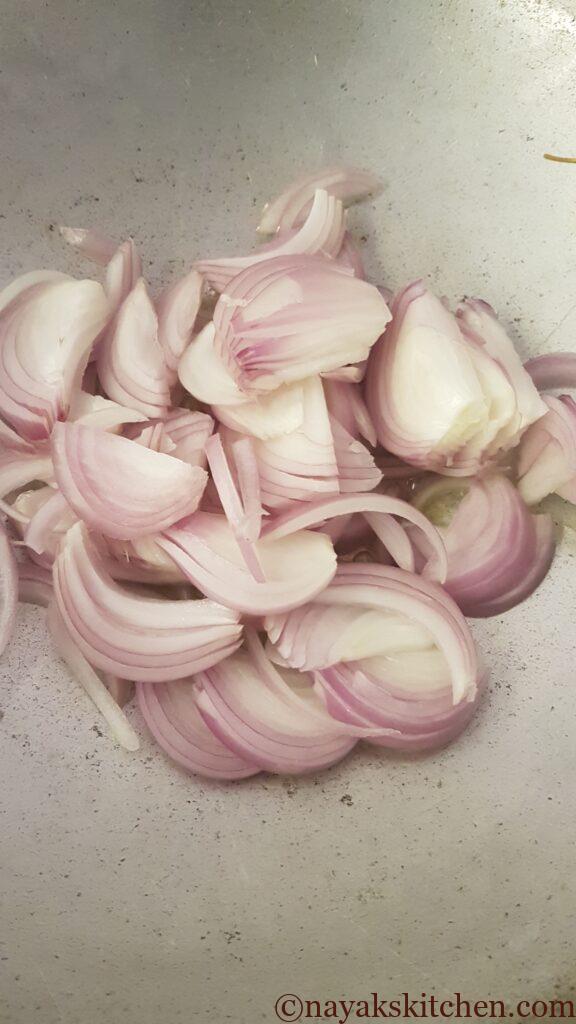 Sautéing onion in oil