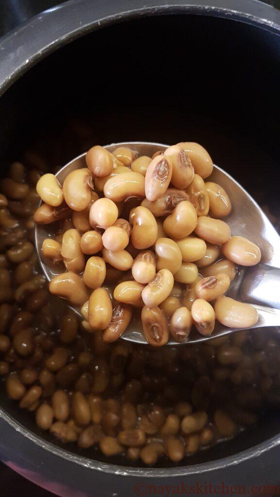 Cooked red cow peas or alsane