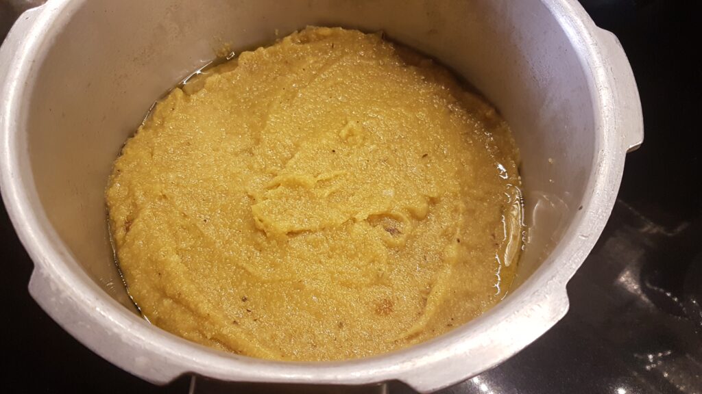 Levelling the jackfruit cake mixture