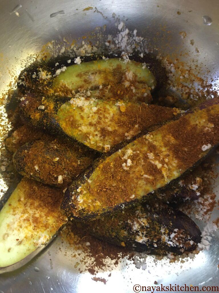 Applying spice powders to brinjal