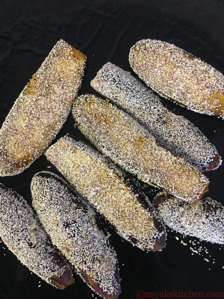 Frying brinjal pieces