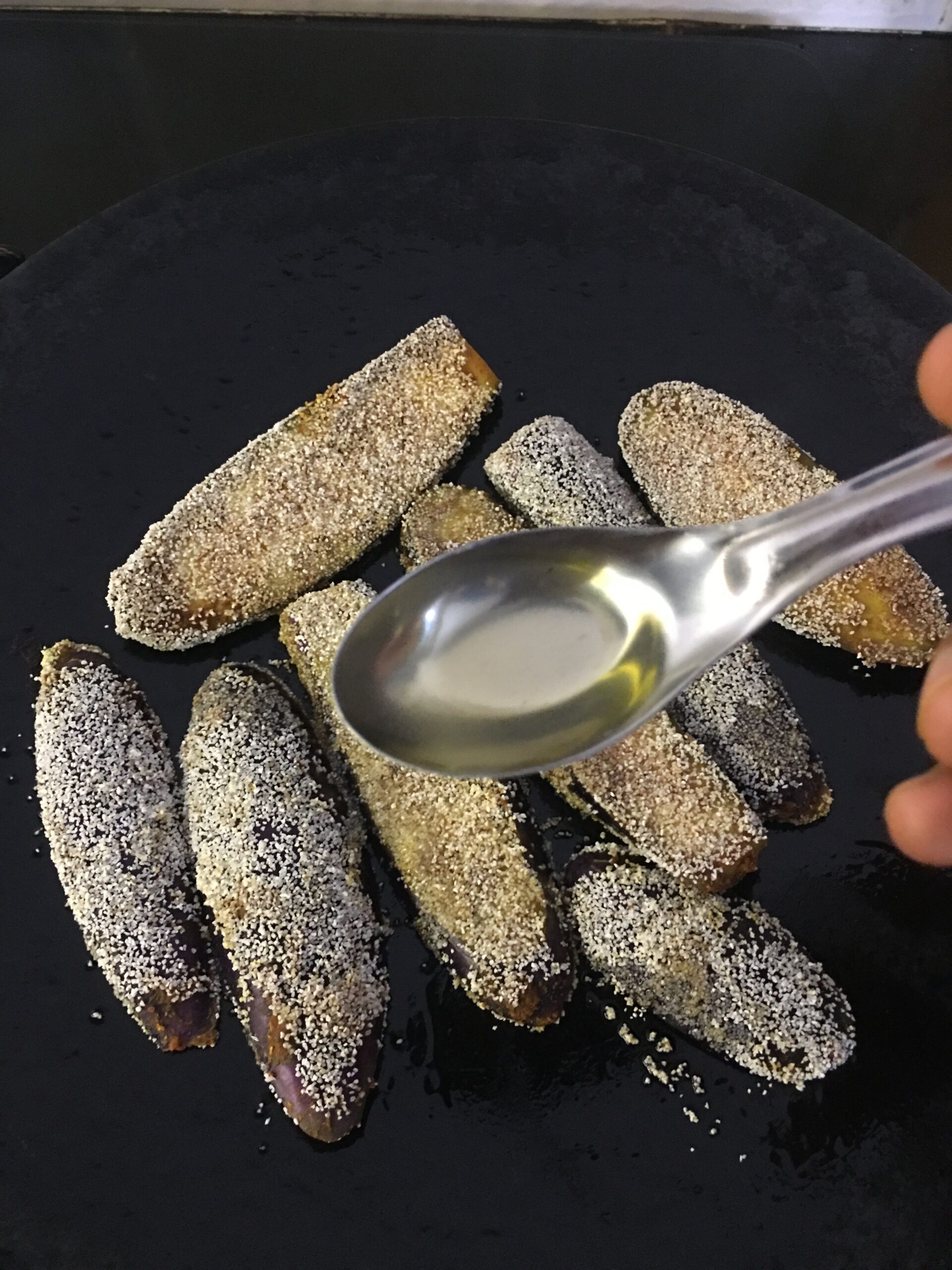 Drizzle oil to fry evenly