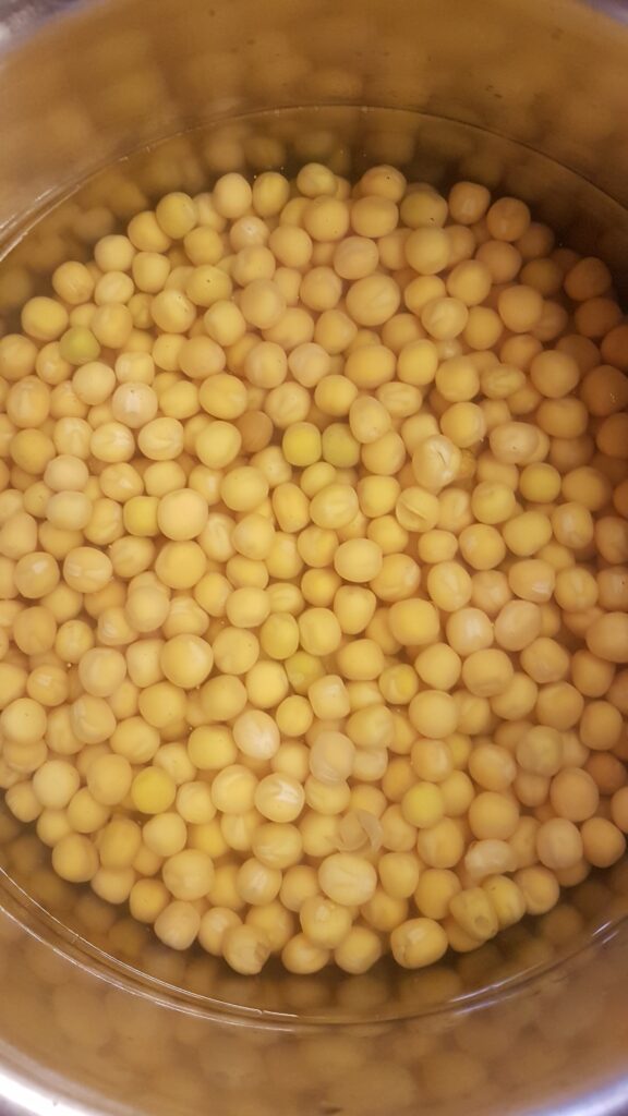 Soaked white peas
