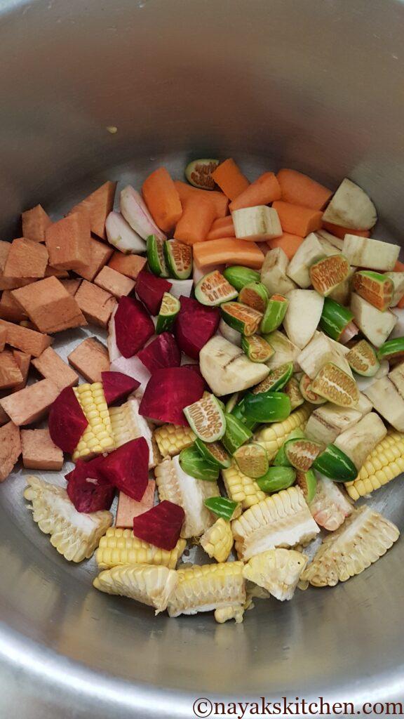 Layering vegetables in vessel