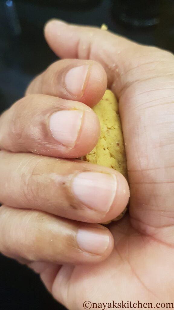 Rolling mixture into ladoo