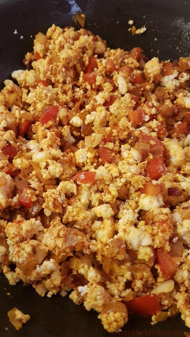 Combine paneer well with the mixture