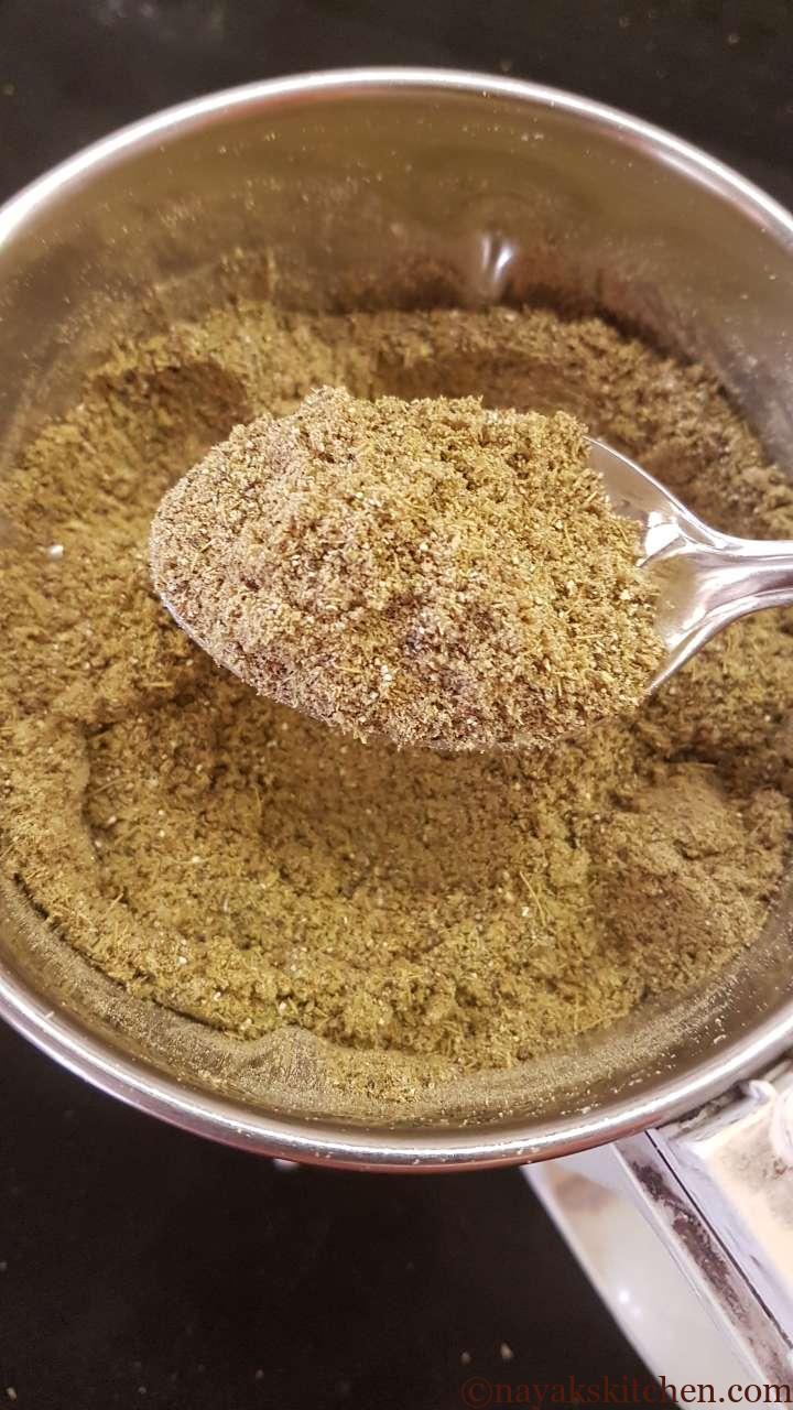 Homemade cardamom powder