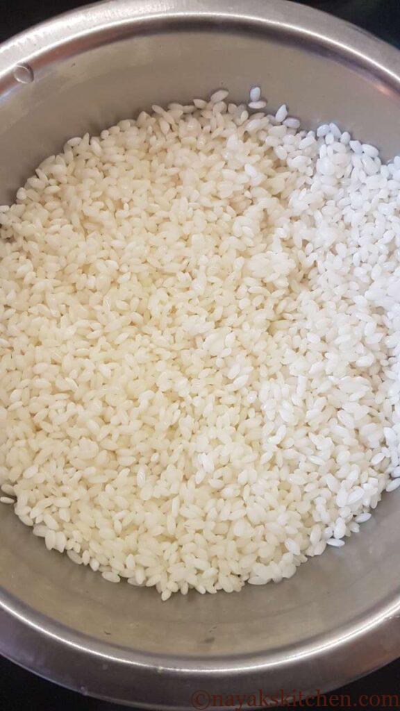 Drain water from soaked rice