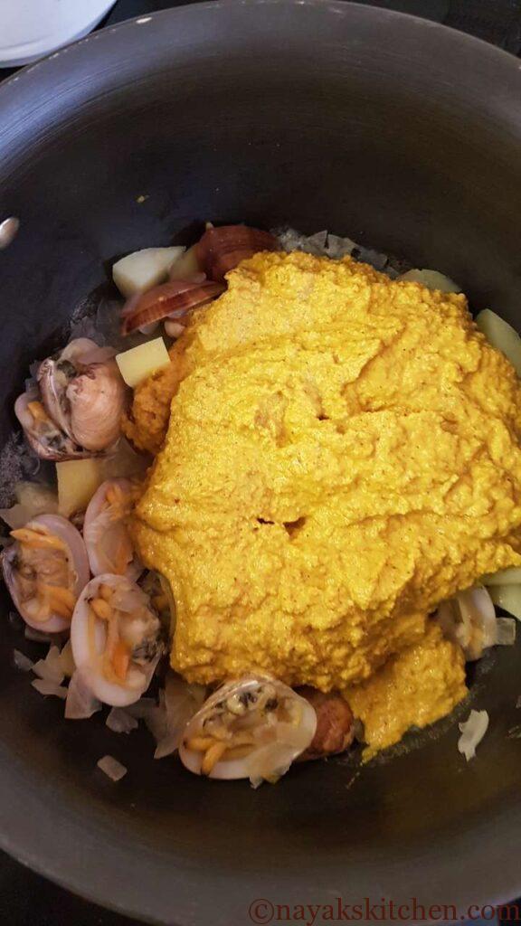 Adding ground masala to tisrya masala