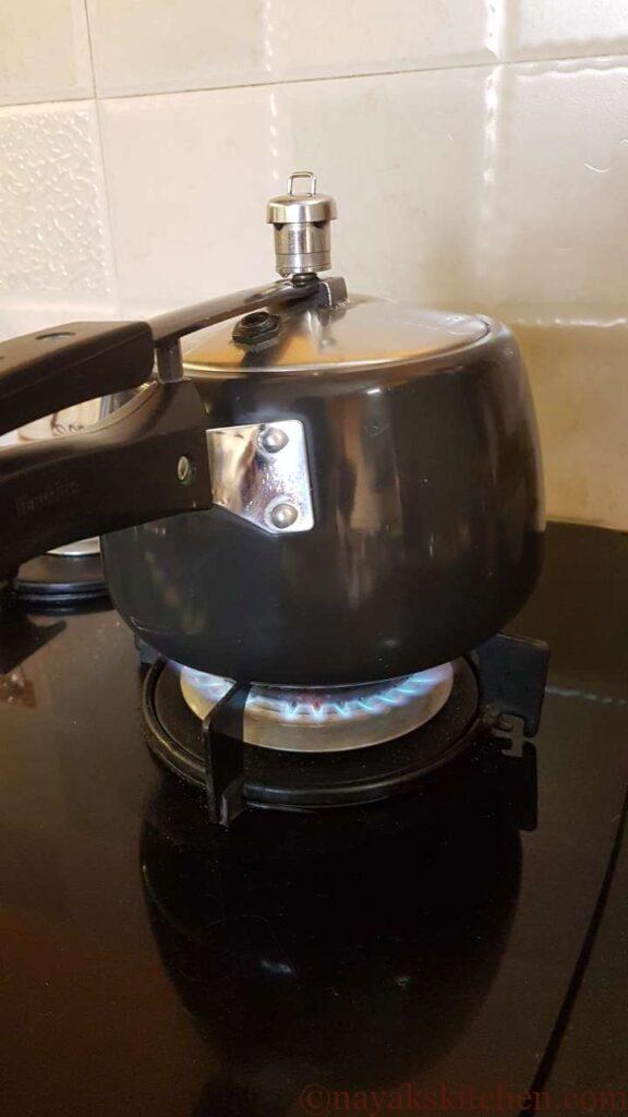 Pressure cooking white peas