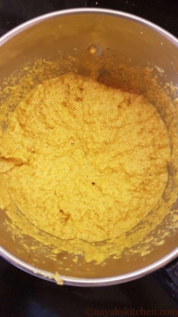 Grinding coconut and spices to a paste