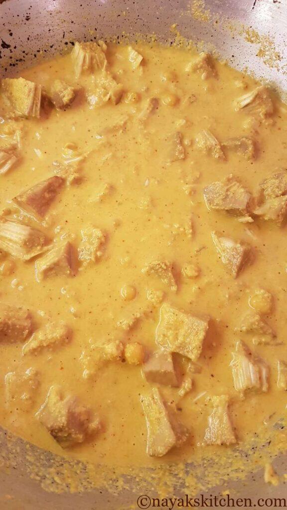 Cooking jackfruit gravy