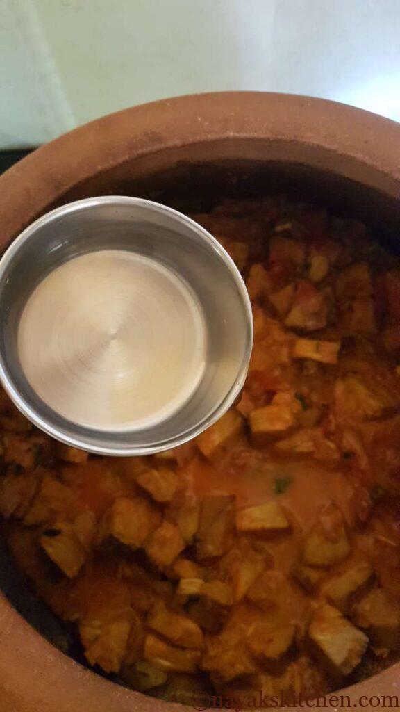 Adding water to jackfruit chunks