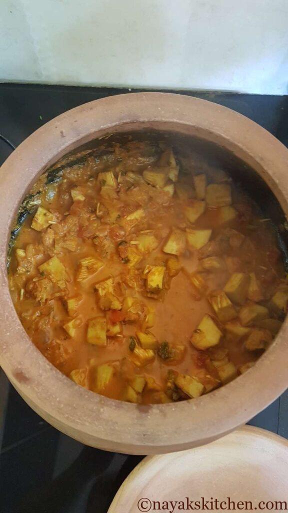 Cooked jackfruit pieces