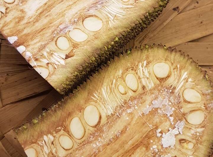 How to cut a raw jackfruit? How to cut Kathal?