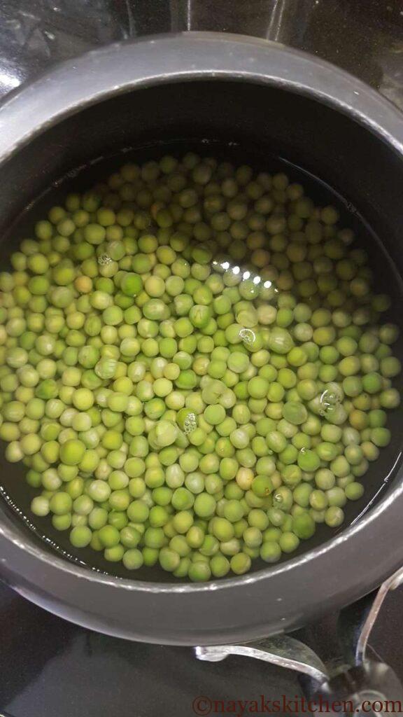 Green peas in pressure cooker