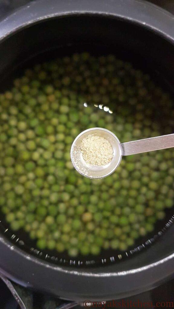 Adding hing while cooking green peas
