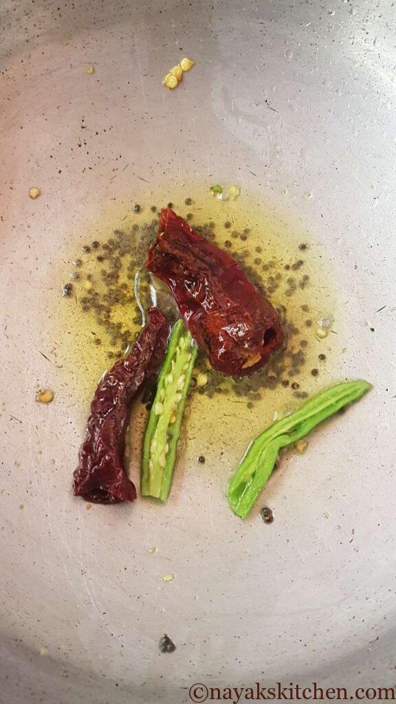 Sauteing red and green chilli