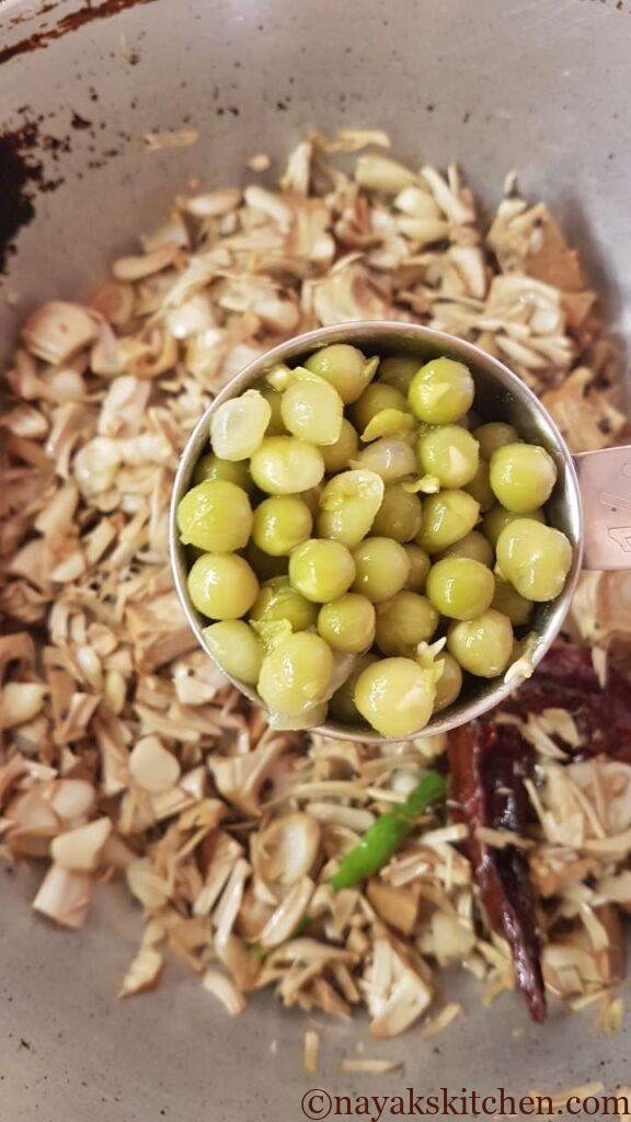 Adding green peas