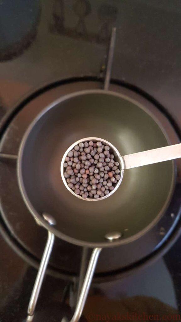 Roasting mustard seeds