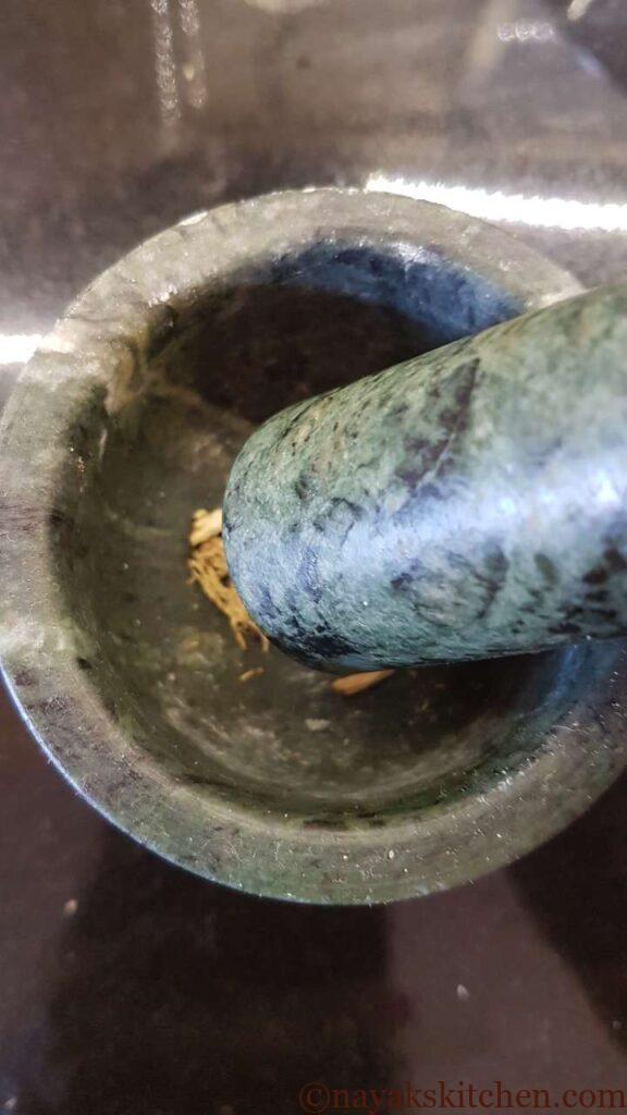 Pounding hing in a mortar and pestle