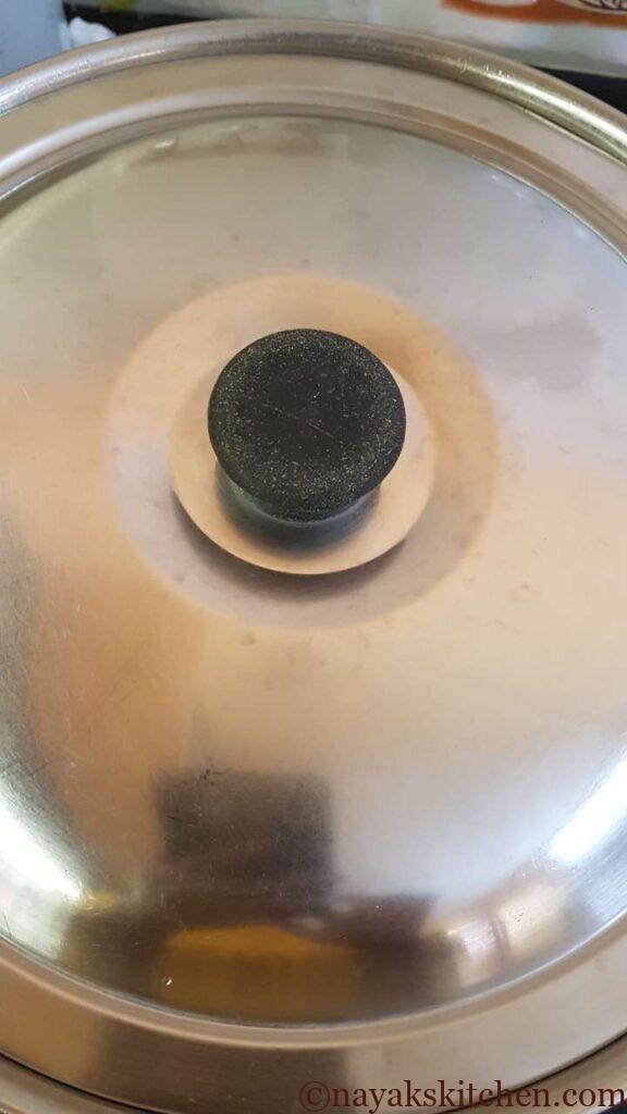 Steaming the ripe mangoes