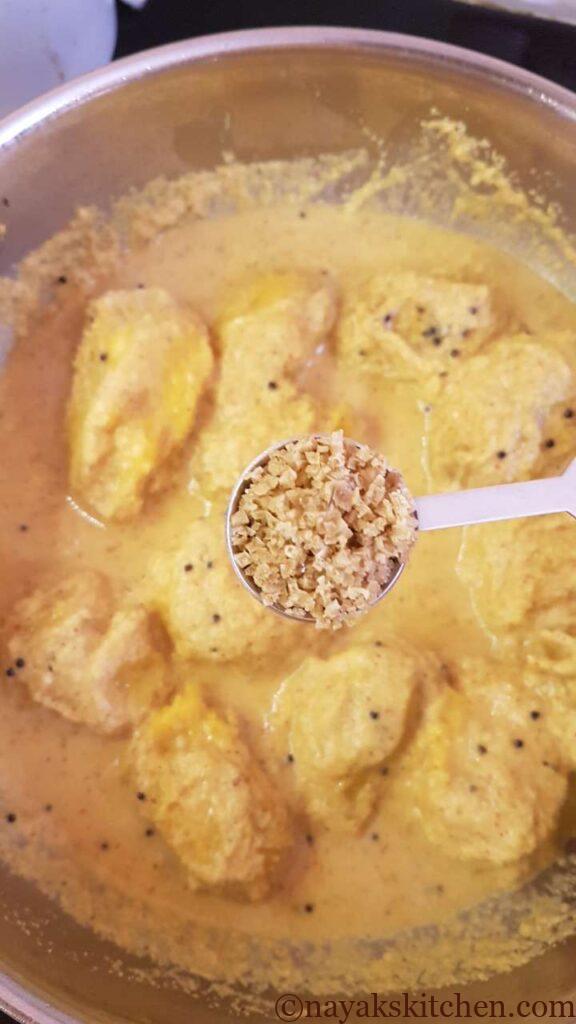 Adding salt to mango sasav