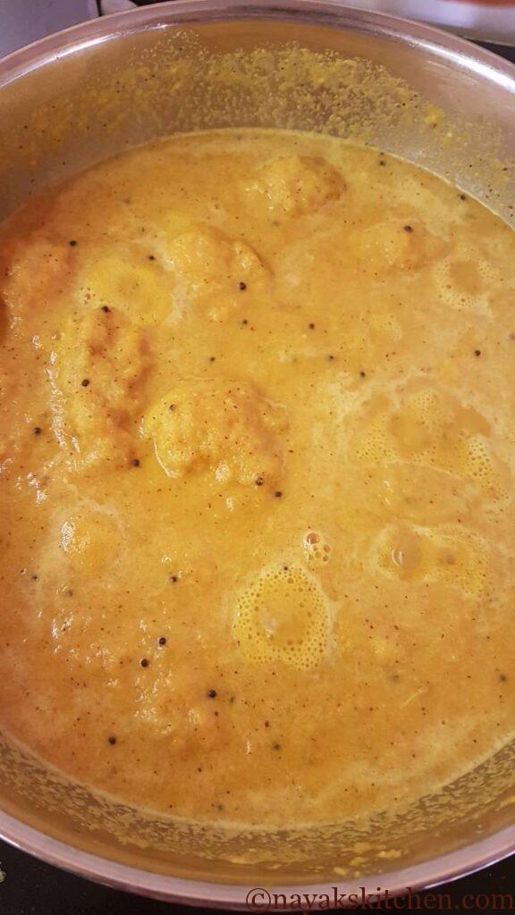 Cooking the ghota-coconut mixture