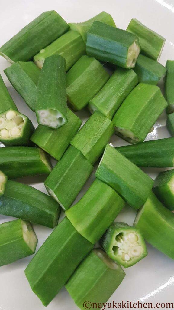 Chopped ladies finger for prawns curry